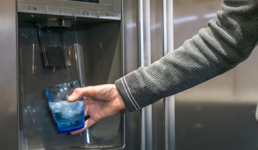 Comment choisir le bon filtre à eau pour votre frigo - Service 2000